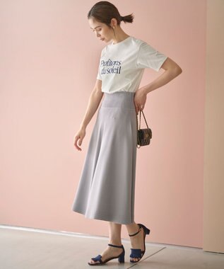 組曲 L ブルーデイジーロゴプリント Tシャツ オフ×ネイビー系