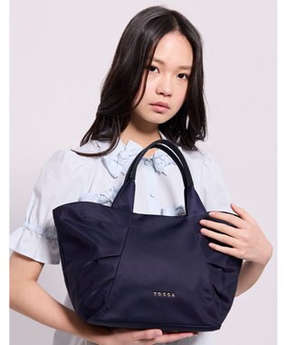 TOCCA 【宮本茉由さん・八木アリサさん着用】RIBBON KNOT NYLONBAG ナイロントートバッグ ネイビー系