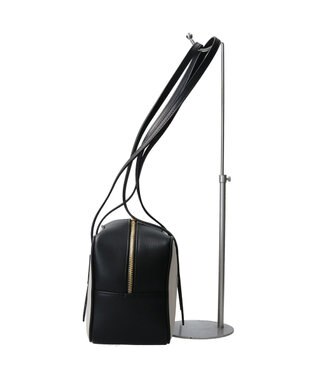 INTER-CHAUSSURES 【Christian Villa】レザーミディアムショルダーバッグ ブラックコンビ