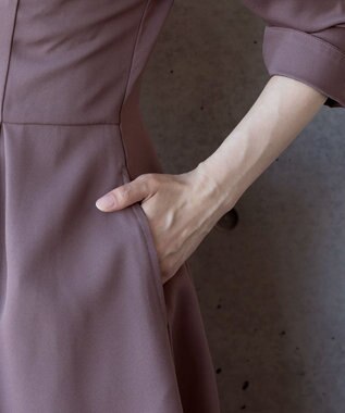 Tiaclasse 【洗える】裾に向かってエレガントに広がる美光沢フレアワンピース ピンクモカ