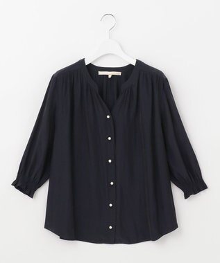 自由区 【WEB限定/セットアップ着用可/洗える】ブライトサテンライト Vネックブラウス ネイビー系
