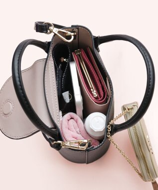 TOCCA 【八木アリサさん着用】PETAL SILHOUETTE LEATHER POCHETTE ポシェット ブラック系