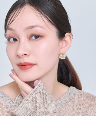 Phoebe フレグラントフラワーメタルピアス ゴールド