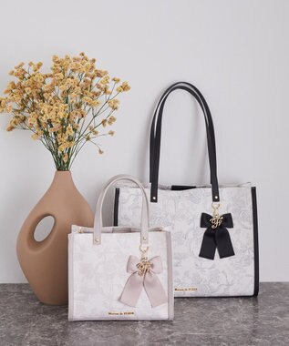 Maison de FLEUR フラワーガーデンプリントスクエアトート Black