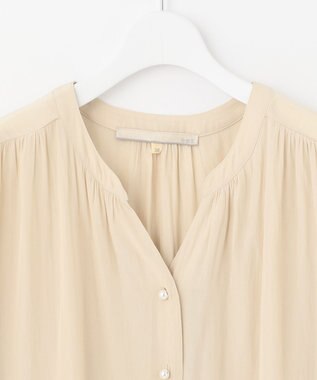 自由区 【WEB限定/セットアップ着用可/洗える】ブライトサテンライト Vネックブラウス ベージュ系