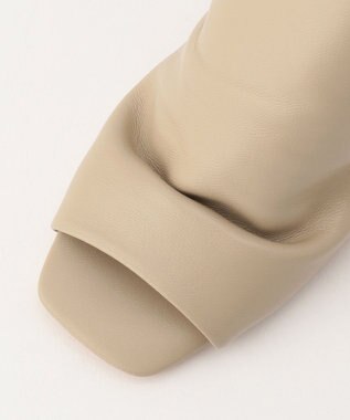 GRACE CONTINENTAL レザースタックヒールサンダル ベージュ