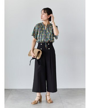 Te chichi 【LIBERTY FABRICS】フリルネックブラウス ネイビー