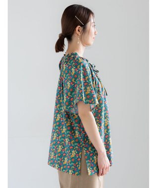 Te chichi 【LIBERTY FABRICS】フリルネックブラウス ネイビー