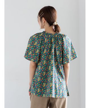 Te chichi 【LIBERTY FABRICS】フリルネックブラウス ネイビー