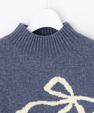 Feroux 【洗える】リボン柄ハイネック プルオーバーニット ラベンダーブルー