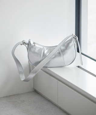 earth music&ecology ハーフムーンバッグ