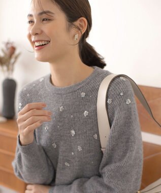 組曲 【WEB限定】モヘヤブレンド ビジューライク刺繍ニット ライトグレー系