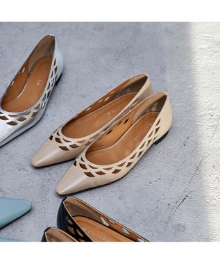 MODE ET JACOMO <carino>レーザーカットフラットパンプス ベージュ