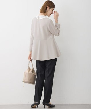 23区 L 【セットアップ対応/洗える】トリアセダブルジョーゼット 2WAYレース襟 ペプラムブラウス ベージュ系