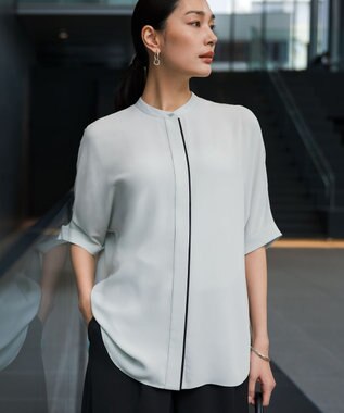 ICB 【WEB限定カラーあり】BackSatinAmunzen 5分袖バンドカラーブラウス アッシュブルー［WEB限定］