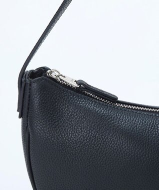 TOPKAPI 【Breath TOPKAPI】シュリンクレザー ハーフムーン ショルダーバッグ / チャーム付き ブラック