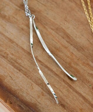 Tiaclasse 【日本製】大人上品なフラットカーブバーネックレス シルバー