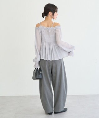 earth music&ecology 【2WAY】シャーリングフリルオフショルブラウス Light Gray