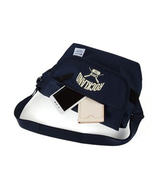 ACE BAGS & LUGGAGE Champion ルイジアナ フラップショルダーバッグ 66022 ネイビー×イエロー