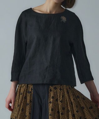 muuc 〈高品質ベルギーリネン〉〈オンオフ着られる〉花刺繍モチーフ付きリネンプルオーバー