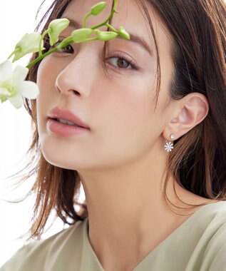 Tiaclasse 【金属アレルギー対応】フラワーキャッチピアス シルバー