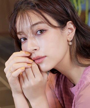 Tiaclasse 【金属アレルギー対応】フラワーキャッチピアス ゴールド