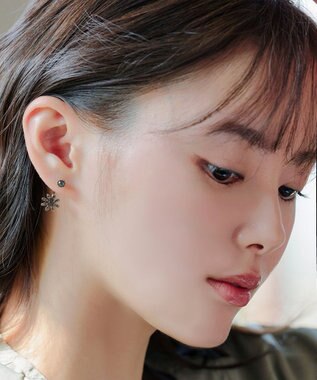 Tiaclasse 【金属アレルギー対応】フラワーキャッチピアス ブラック