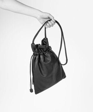 FOLNA RD ソフトレザー巾着ショルダーバッグ ブラック