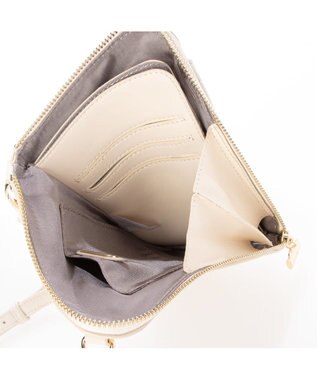 LA BAGAGERIE シープレザー　キルティングスマホショルダー アイボリー