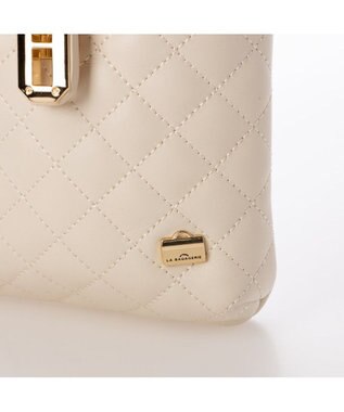 LA BAGAGERIE シープレザー　キルティングスマホショルダー アイボリー