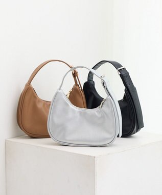 earth music&ecology ハーフムーンアジャスタブルバッグ Camel