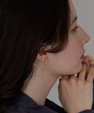 Phoebe 【金属アレルギー対応】ハートフープワンタッチピアス　ゴールド/サージカルステンレス ゴールド