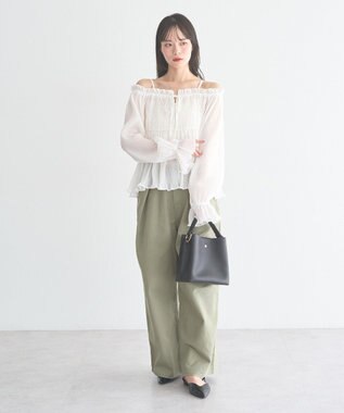 earth music&ecology 【2WAY】シャーリングフリルオフショルブラウス Off White