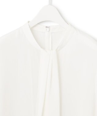 ICB 【洗える】BackSatinAmunzen 5分袖スカーフタイブラウス オフホワイト系