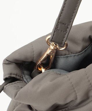 自由区 パディングキルトドロスト バッグ カーキ