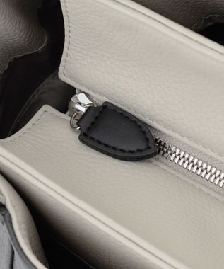 Y'SACCS シュリンクレザートート Mサイズ グレー