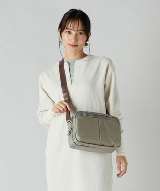 Y'SACCS ナイロン×牛革コンビシリーズ　ショルダー グレージュ