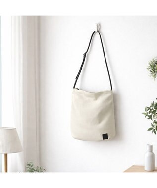 Regalo Felice 【超軽量 / A4サイズ対応 / 口元ファスナータイプ】ショルダー / REGALO IV(アイボリー)