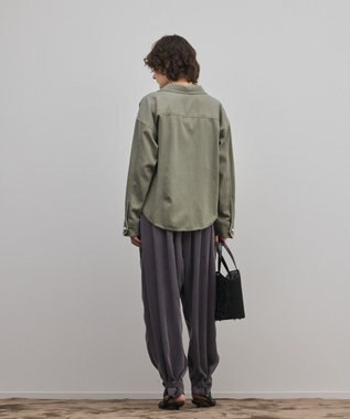 GRACE CONTINENTAL パール釦ピグメントシャツ カーキ