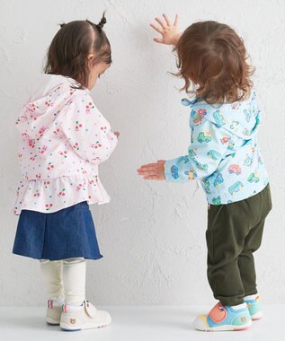 MIKI HOUSE HOT BISCUITS 【80-120cm】キャビット×さくらんぼ 総柄ウインドブレーカー ピンク