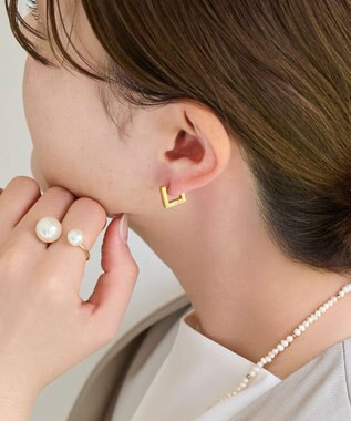 Phoebe 【金属アレルギー対応】ストレートスクエアフープピアス　ゴールド/サージカルステンレス ゴールド