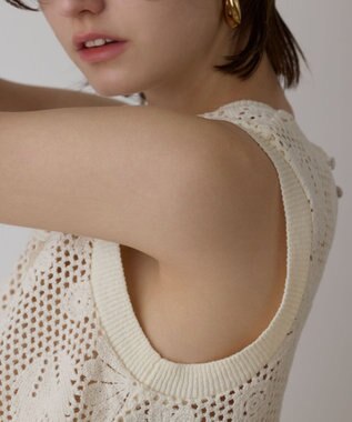 GRACE CONTINENTAL クロシュ刺繍トップ ホワイト