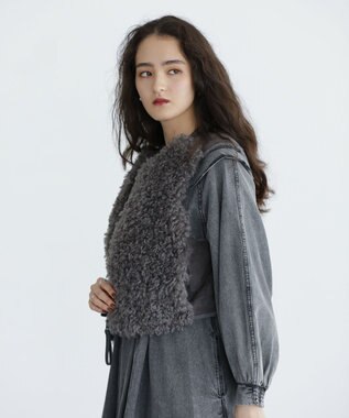 Green Parks ■ESCAR フラッフィーベスト Charcoal Gray
