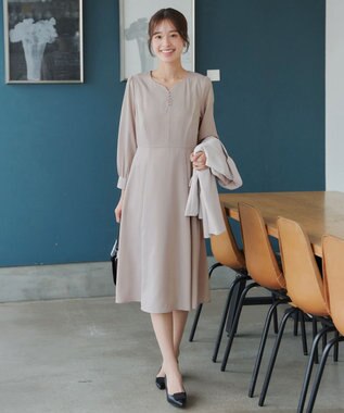 Tiaclasse 【セレモニー・洗える】ハートネックくるみ釦ワンピース グレージュ