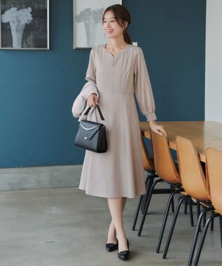 Tiaclasse 【セレモニー・洗える】ハートネックくるみ釦ワンピース グレージュ