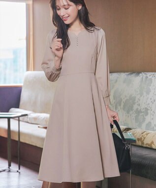 Tiaclasse 【セレモニー・XSサイズ追加・新色追加】ハートネックくるみ釦ワンピース グレージュ