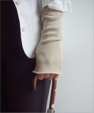 AND WOOL 〈上質な素材と手仕事から生まれた優しいニット〉コットンシルクカシミヤのアームカバー ベージュ