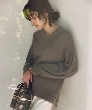 フラッフィーファーＶネック ニット