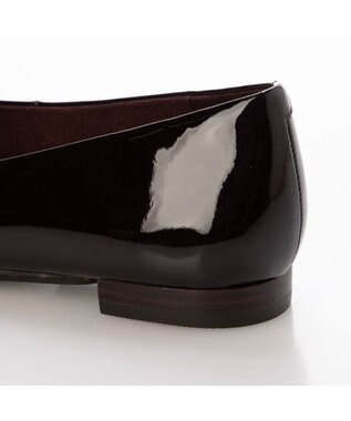 ing <ing>Vカットフラットパンプス ワインエナメル