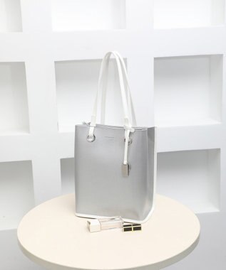 style code 【MERCURYDUO/マーキュリーデュオ】メタルアイレット　縦長トートバッグ 推し活ラージバッグ 縦長ショルダーバッグ シルバー